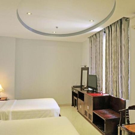 Phoenix Hotel Saigon Хошимин Экстерьер фото