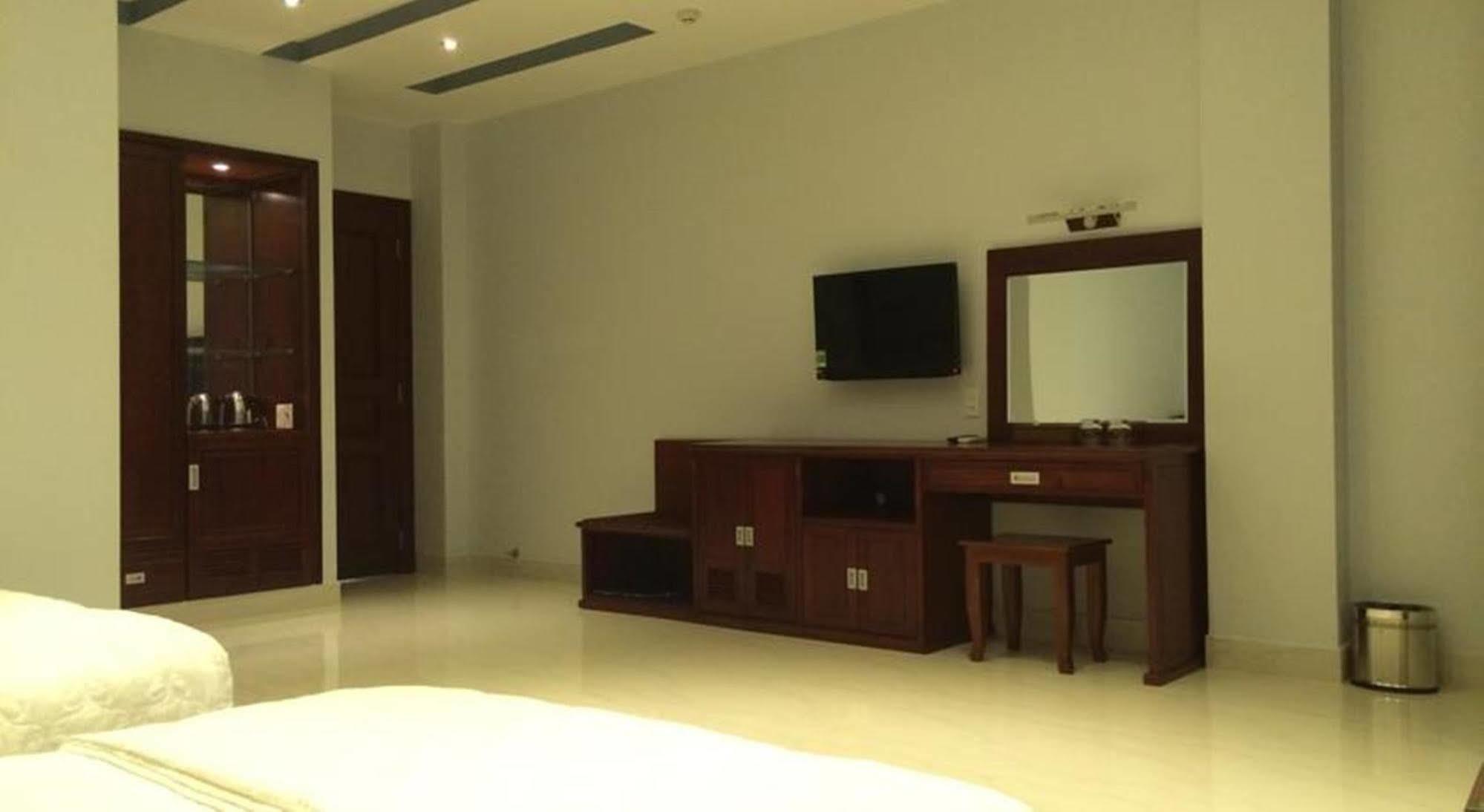 Phoenix Hotel Saigon Хошимин Экстерьер фото